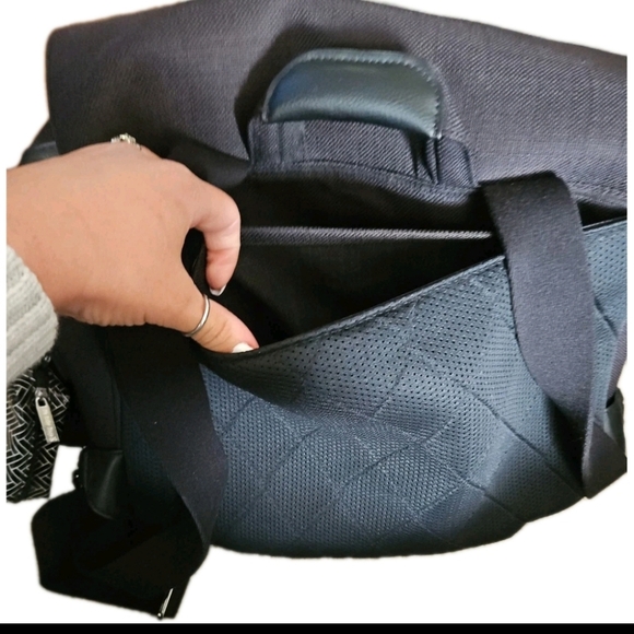 Nuna Unisex Black Diaper Bag/Backpack - Picture 11 of 13